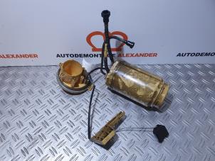 Gebruikte Brandstofpomp Elektrisch Volkswagen Touareg (7LA/7L6) 5.0 TDI V10 Prijs € 55,00 Margeregeling aangeboden door Alexander Autodemontage