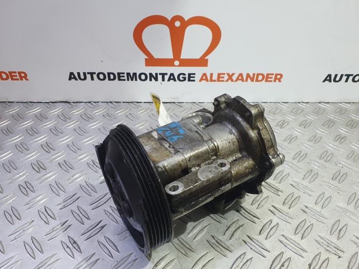 Gebruikte Servopomp BMW 3 serie Compact (E46/5) 316ti 16V Prijs € 50,00 Margeregeling aangeboden door Alexander Autodemontage