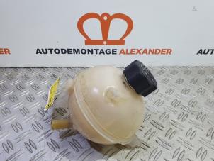 Gebruikte Koelvloeistof Reservoir Peugeot 307 CC (3B) 2.0 16V Prijs op aanvraag aangeboden door Alexander Autodemontage