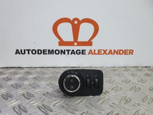 Gebruikte Schakelaar Licht Opel Corsa D 1.3 CDTi 16V ecoFLEX Prijs op aanvraag aangeboden door Alexander Autodemontage