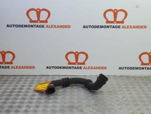 Gebruikte Intercooler Buis Renault Clio III (BR/CR) 1.2 16V TCe 100 Prijs op aanvraag aangeboden door Alexander Autodemontage