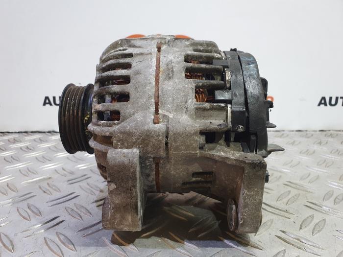 Alternator van een Renault Twingo II (CN) 1.2 2008
