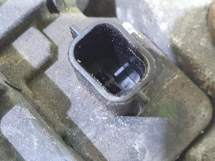Alternator van een Renault Twingo II (CN) 1.2 2008
