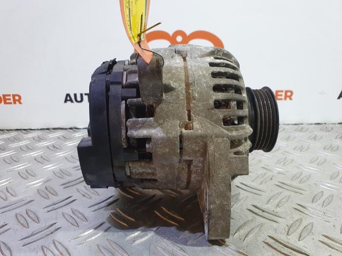 Alternator van een Renault Twingo II (CN) 1.2 2008