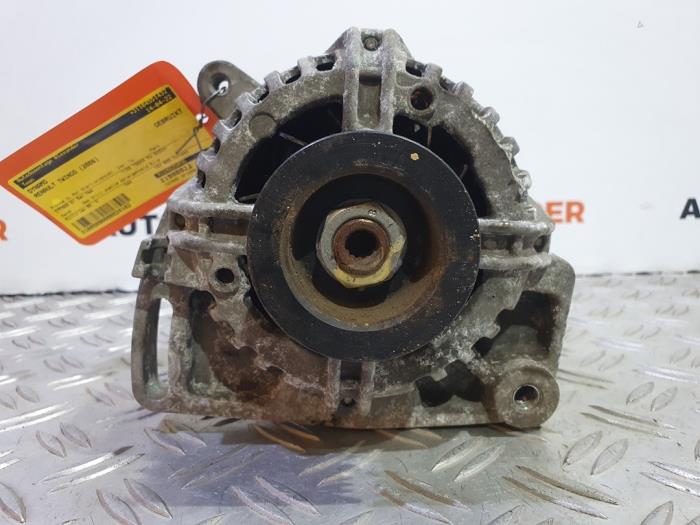 Alternator van een Renault Twingo II (CN) 1.2 2008