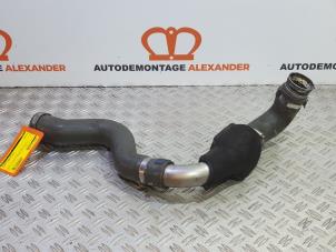 Gebruikte Intercooler Slang Renault Trafic New (FL) 2.5 dCi 16V 115 FAP Prijs op aanvraag aangeboden door Alexander Autodemontage