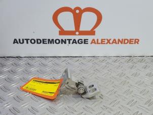 Gebruikte Scharnier deur links-achter Volkswagen Golf VI (5K1) 1.2 TSI BlueMotion Prijs op aanvraag aangeboden door Alexander Autodemontage