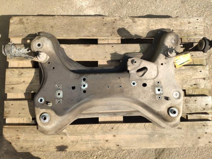 Gebruikte Subframe Renault Trafic New (FL) 2.5 dCi 16V 115 FAP Prijs € 90,00 Margeregeling aangeboden door Alexander Autodemontage