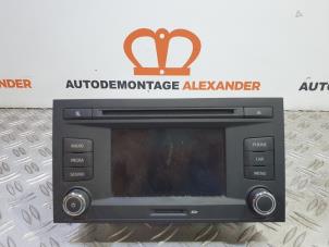 Gebruikte Radio CD Speler Seat Leon (5FB) 1.4 TSI 16V Prijs € 200,00 Margeregeling aangeboden door Alexander Autodemontage