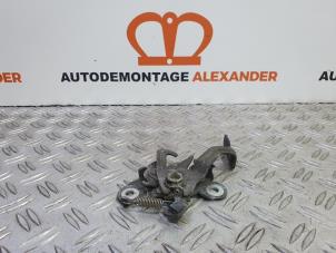 Gebruikte Slotmechaniek Motorkap Peugeot 308 SW (4E/H) 1.6 HDi 16V FAP Prijs op aanvraag aangeboden door Alexander Autodemontage