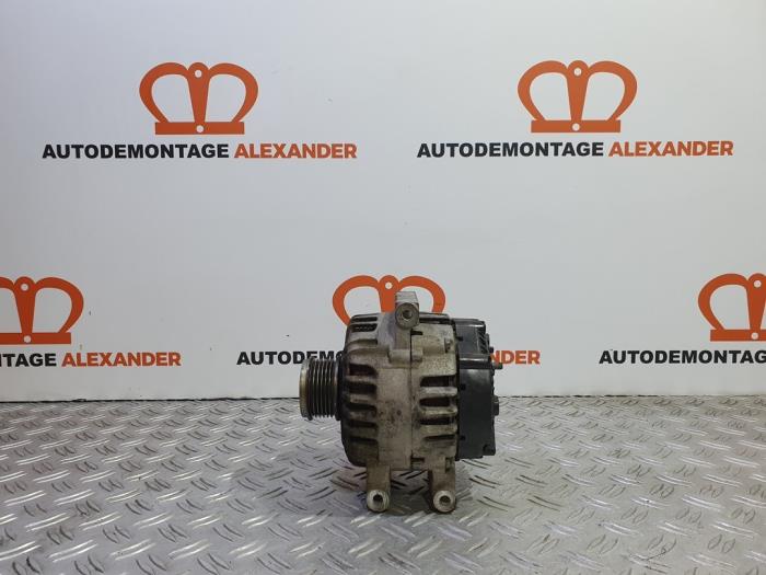 Dynamo van een Opel Corsa D 1.3 CDTi 16V ecoFLEX 2011