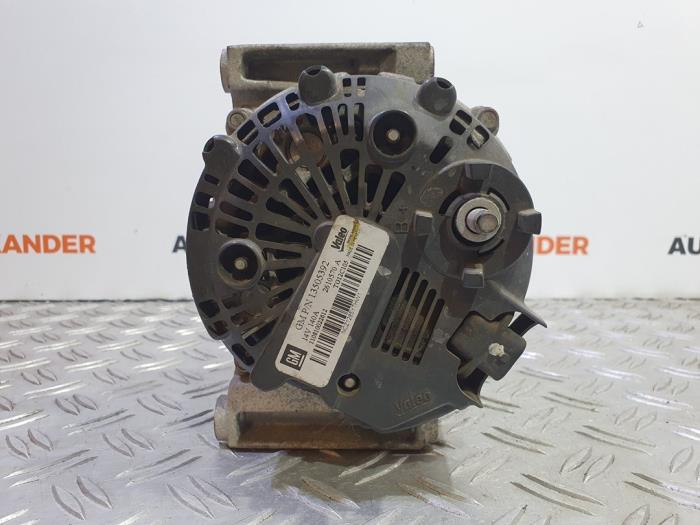 Dynamo van een Opel Corsa D 1.3 CDTi 16V ecoFLEX 2011