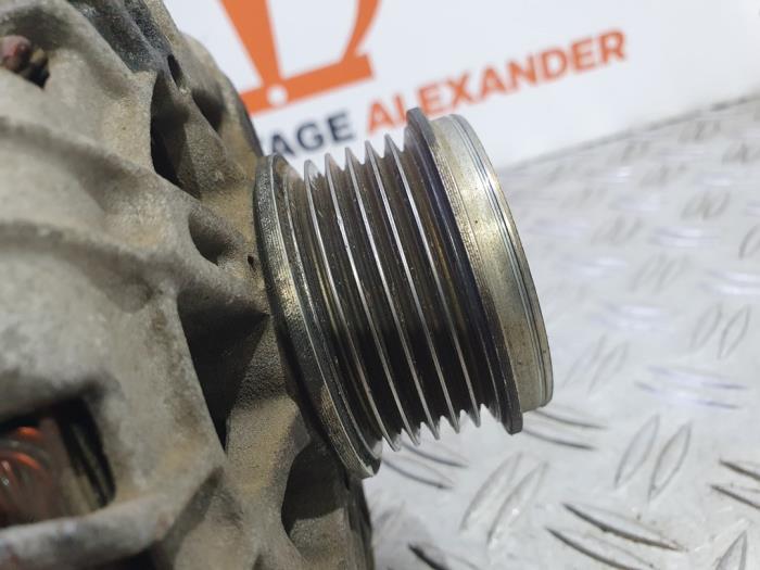 Dynamo van een Opel Corsa D 1.3 CDTi 16V ecoFLEX 2011
