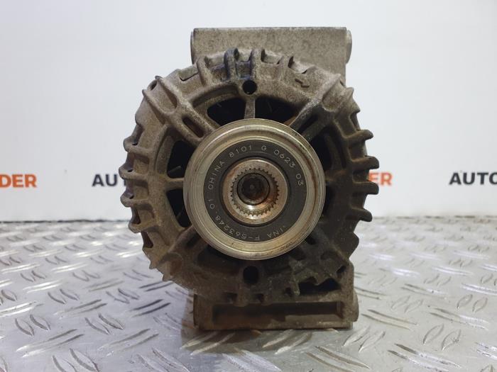 Dynamo van een Opel Corsa D 1.3 CDTi 16V ecoFLEX 2011