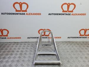 Gebruikte Middenconsoles Peugeot 307 CC (3B) 2.0 16V Prijs op aanvraag aangeboden door Alexander Autodemontage