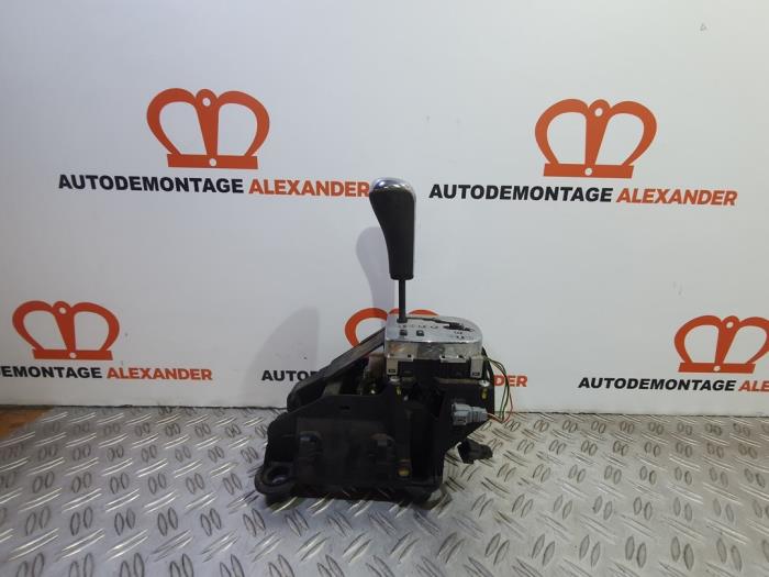 Gebruikte Selectiehendel automaat Peugeot 307 CC (3B) 2.0 16V Prijs € 150,00 Margeregeling aangeboden door Alexander Autodemontage