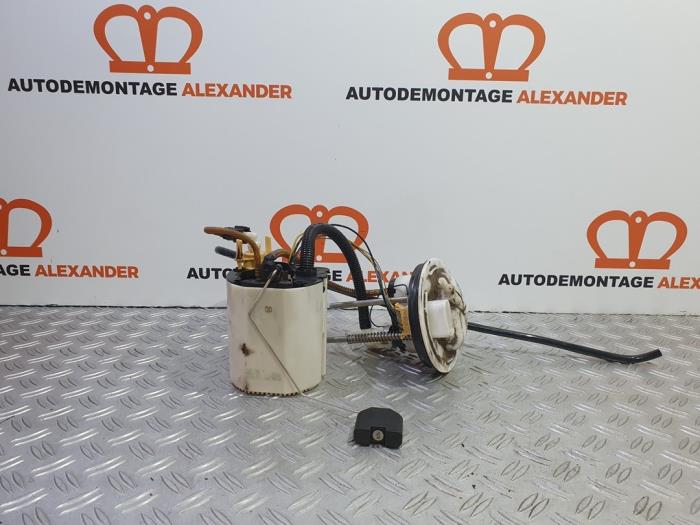 Gebruikte Tank element Pomp Volkswagen Passat (3C2) 2.0 FSI 16V Prijs € 69,99 Margeregeling aangeboden door Alexander Autodemontage