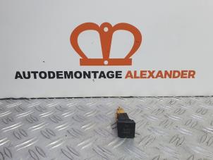 Gebruikte Handrem schakelaar Volkswagen Passat (3C2) 2.0 FSI 16V Prijs op aanvraag aangeboden door Alexander Autodemontage