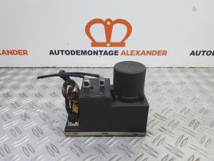 Gebruikte Pomp Elektrische Deurvergrendeling Audi A3 (8L1) 1.6 Prijs € 120,00 Margeregeling aangeboden door Alexander Autodemontage