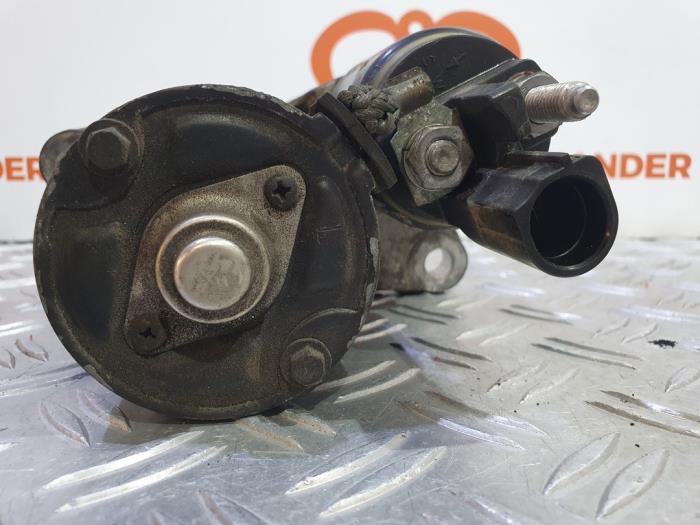 Startmotor van een Volkswagen Golf V (1K1) 1.4 16V 2004