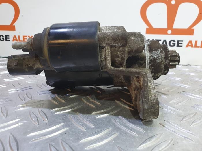 Startmotor van een Volkswagen Golf V (1K1) 1.4 16V 2004
