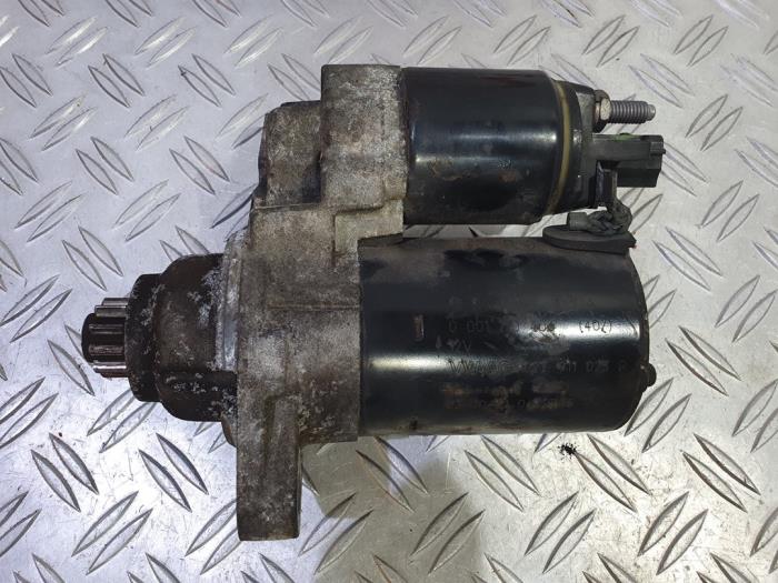 Startmotor van een Volkswagen Golf V (1K1) 1.4 16V 2004