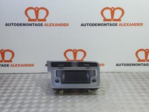 Gebruikte Radiobedienings paneel Volkswagen Golf VII (AUA) 1.6 TDI 16V Prijs op aanvraag aangeboden door Alexander Autodemontage