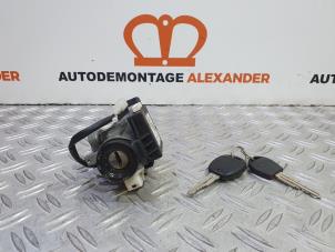 Gebruikte Sleutel + Contactslot Chevrolet Kalos (SF48) 1.4 Prijs € 70,00 Margeregeling aangeboden door Alexander Autodemontage