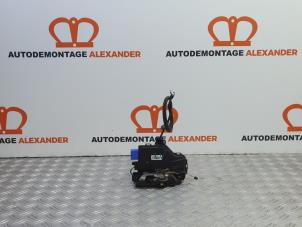 Gebruikte Deurslot Mechaniek 2Deurs links Volkswagen Caddy III (2KA,2KH,2CA,2CH) 2.0 SDI Prijs op aanvraag aangeboden door Alexander Autodemontage