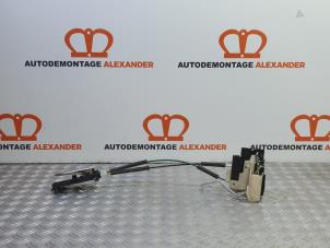 Gebruikte Slotmechaniek Portier 4Deurs rechts-achter Hyundai i10 (B5) 1.2 16V Prijs op aanvraag aangeboden door Alexander Autodemontage