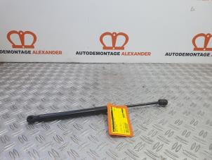 Gebruikte Gasdemper Motorkap links BMW X5 (E70) 3.0sd 24V Prijs op aanvraag aangeboden door Alexander Autodemontage