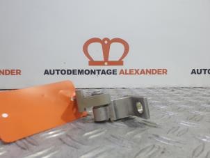 Gebruikte Scharnier deur rechts-achter Volkswagen Polo V (6R) 1.2 TDI 12V BlueMotion Prijs op aanvraag aangeboden door Alexander Autodemontage