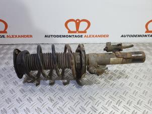 Gebruikte Schokdemper links-voor Mazda 3 Sport (BL14/BLA4/BLB4) 1.6 CiTD 16V Prijs op aanvraag aangeboden door Alexander Autodemontage