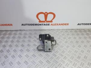 Gebruikte Scharnier deur rechts-voor Seat Leon (1P1) 2.0 FSI 16V Prijs op aanvraag aangeboden door Alexander Autodemontage