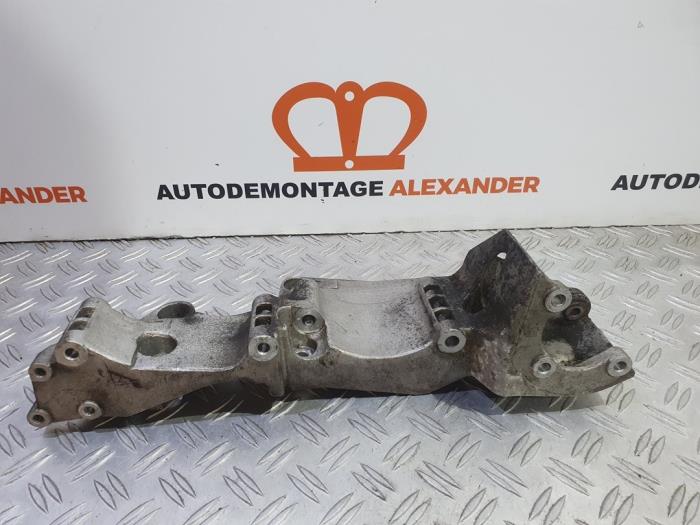 Gebruikte Dynamosteun boven Audi TT Roadster (8N9) 1.8 20V Turbo Quattro Prijs op aanvraag aangeboden door Alexander Autodemontage