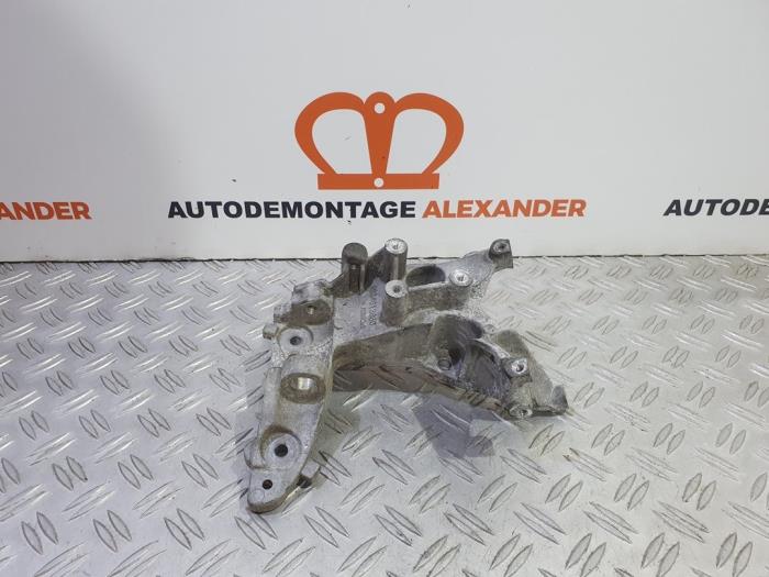 Gebruikte Dynamosteun boven Peugeot 308 (4A/C) 1.6 HDi Prijs € 30,00 Margeregeling aangeboden door Alexander Autodemontage
