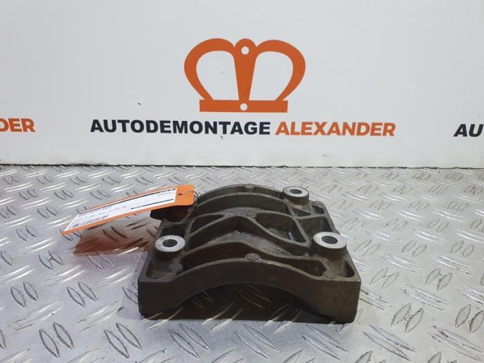 Gebruikte Dynamosteun boven Honda CR-V (RE/RM) 2.2 i-CTDi 16V Prijs op aanvraag aangeboden door Alexander Autodemontage
