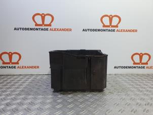 Gebruikte Accubak BMW Mini One/Cooper (R50) 1.6 16V Cooper Prijs op aanvraag aangeboden door Alexander Autodemontage