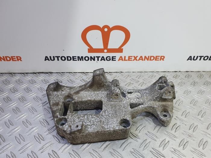 Gebruikte Dynamosteun boven Seat Leon (1P1) 2.0 FSI 16V Prijs op aanvraag aangeboden door Alexander Autodemontage