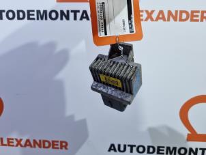 Gebruikte Voorgloei Relais Renault Trafic New (FL) 2.0 dCi 16V 90 Prijs € 25,00 Margeregeling aangeboden door Alexander Autodemontage