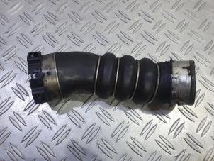 Intercooler Buis van een BMW 5 serie Touring (E61) 525d 24V 2006