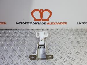 Gebruikte Scharnier deur links-achter Renault Kangoo/Grand Kangoo (KW) 1.5 dCi 90 FAP Prijs op aanvraag aangeboden door Alexander Autodemontage