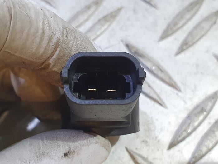 Pingelsensor van een Opel Corsa D 1.2 16V 2009
