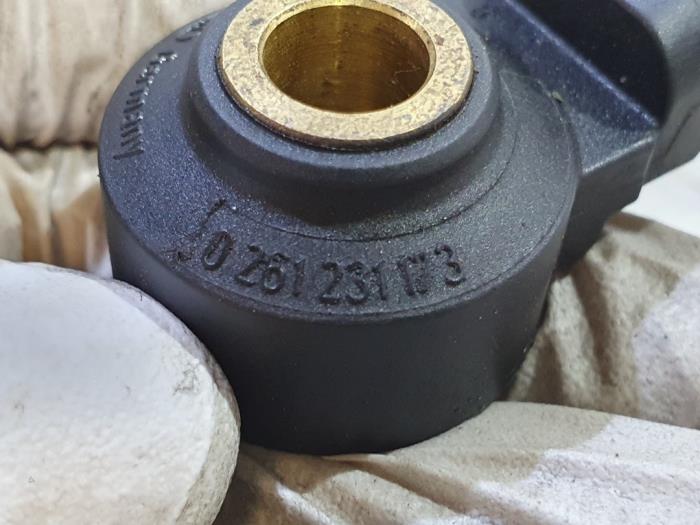 Pingelsensor van een Opel Corsa D 1.2 16V 2009