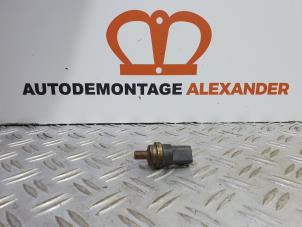 Gebruikte Temperatuursensor Motor Volkswagen Caddy III (2KA,2KH,2CA,2CH) 1.9 TDI Prijs op aanvraag aangeboden door Alexander Autodemontage