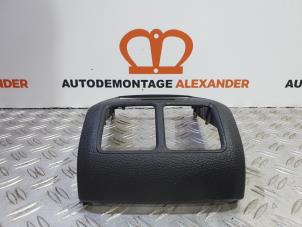 Gebruikte Afdekkap armleuning midden Volkswagen Golf VI (5K1) 1.4 TSI 122 16V Prijs op aanvraag aangeboden door Alexander Autodemontage