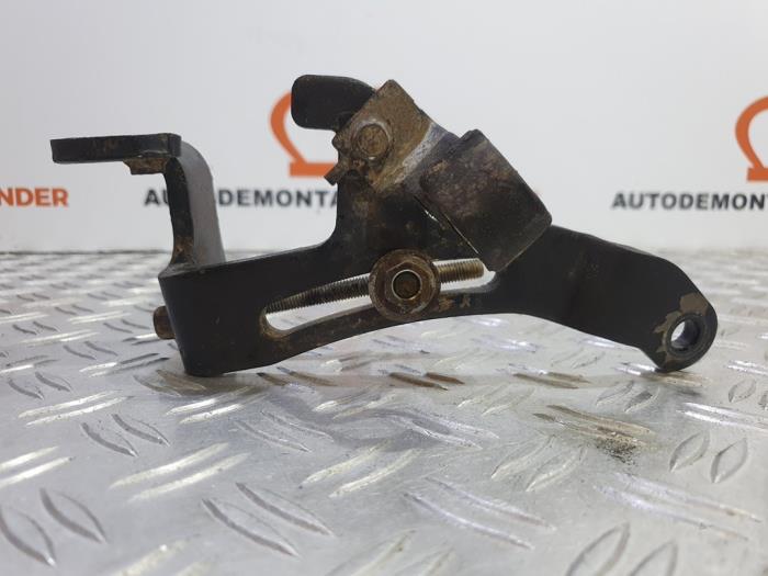 Gebruikte Dynamosteun onder Mitsubishi Canter 3.0 Di-D 16V Prijs op aanvraag aangeboden door Alexander Autodemontage