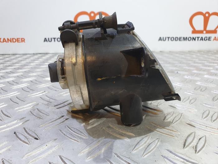 Mistlamp links-voor van een Opel Corsa D 1.3 CDTi 16V ecoFLEX 2012