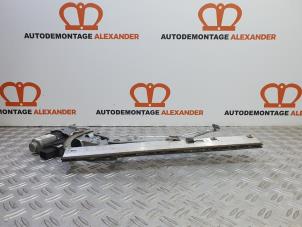 Gebruikte Ruitmechaniek 2Deurs rechts-voor Opel Corsa C (F08/68) 1.0 12V Twin Port Prijs € 49,99 Inclusief btw aangeboden door Alexander Autodemontage