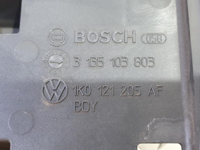 Koelvin van een Volkswagen Caddy III (2KA,2KH,2CA,2CH) 1.6 TDI 16V 2011